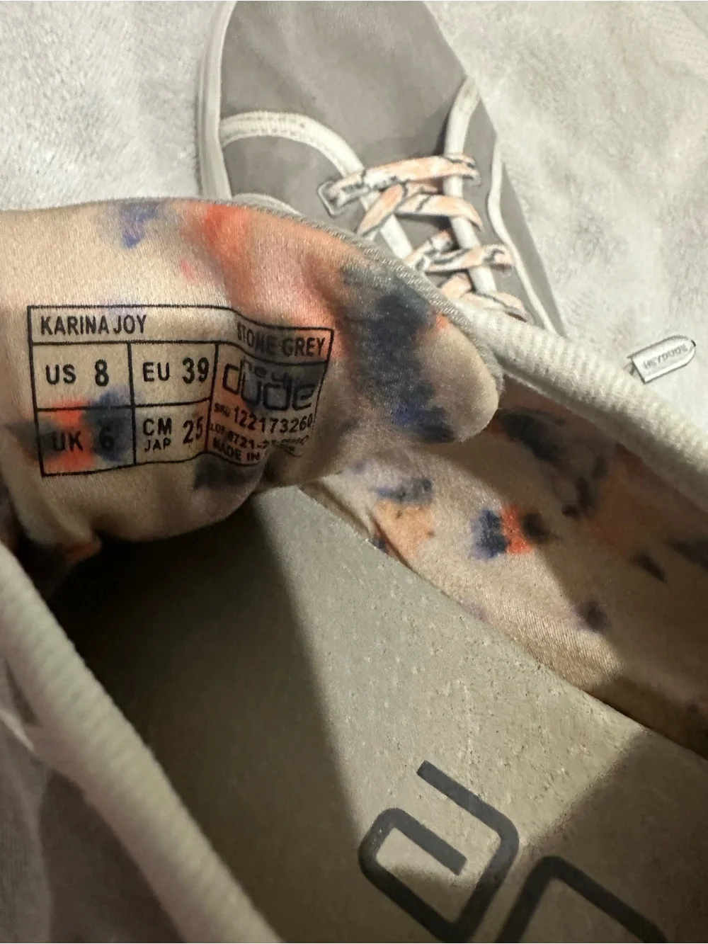 Woman’s size 8 hey dude shoes